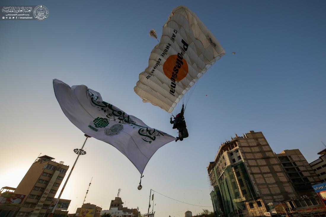 الهبوط المظلي لحاملي راية بيعة الغدير في النجف الاشرف | 