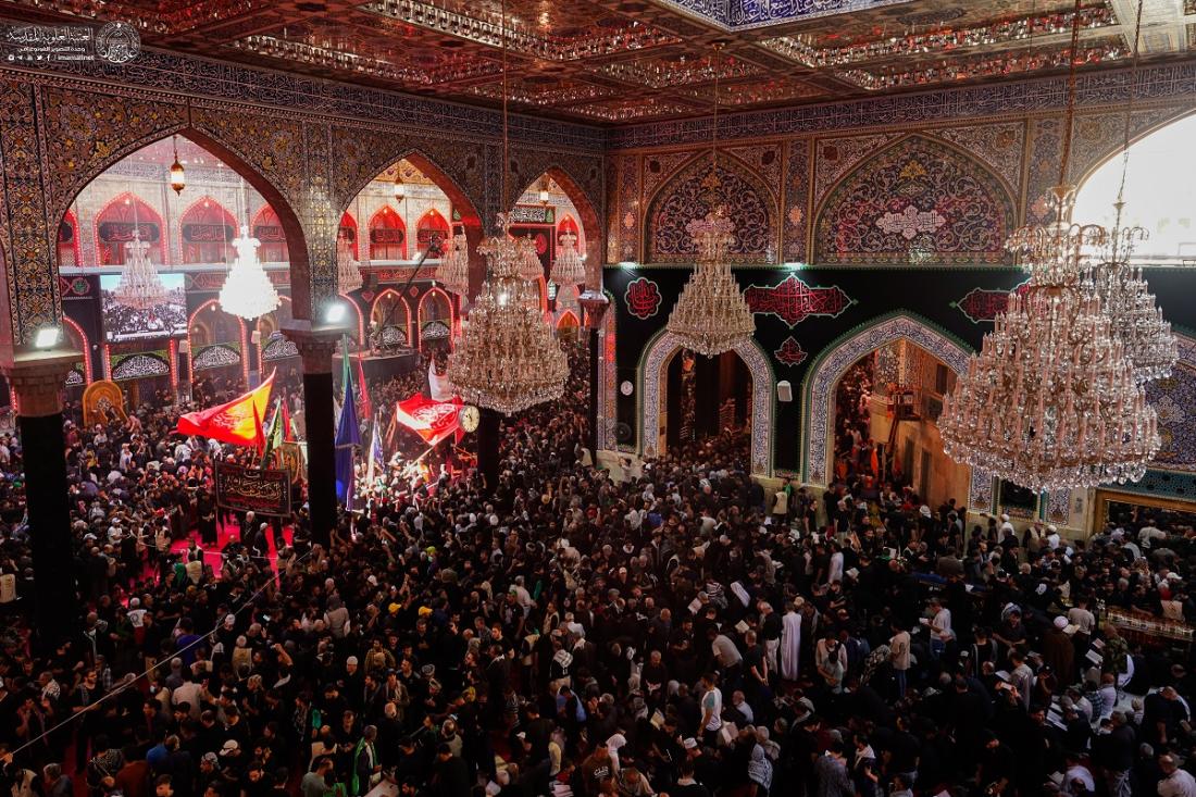 صدورٌ يملأها الأسى ودموعٌ تتلو آيات المواساة بأفئدة تحط رحالها في حضرة العشق أبي عبد الله الحسين (عليه السلام) في ليلة الأربعين | 