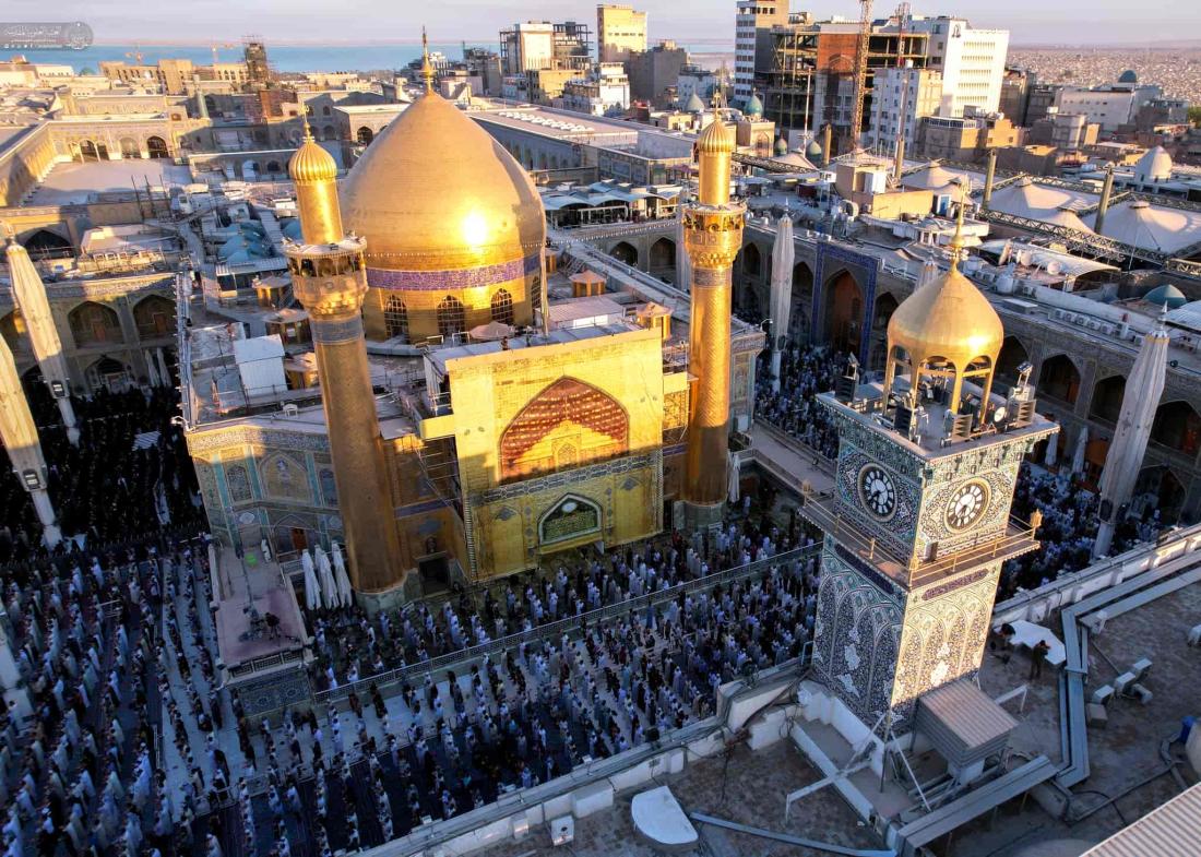 تجتمعُ قلوبُ المؤمنينَ في يومِ عيدِ الأضحى المُباركَ لأداءِ صلاةِ العيدِ في الصحنِ العلوي المُطهّر | 