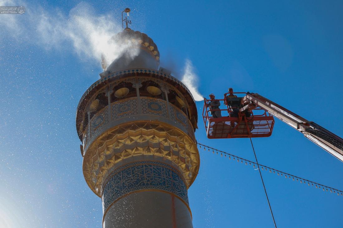 نورُ المنارتين الذهبيَّتين يسطعُ بهجةً وفرحًا بحلول عيد الله الأكبر عيد الغدير الأغر | 