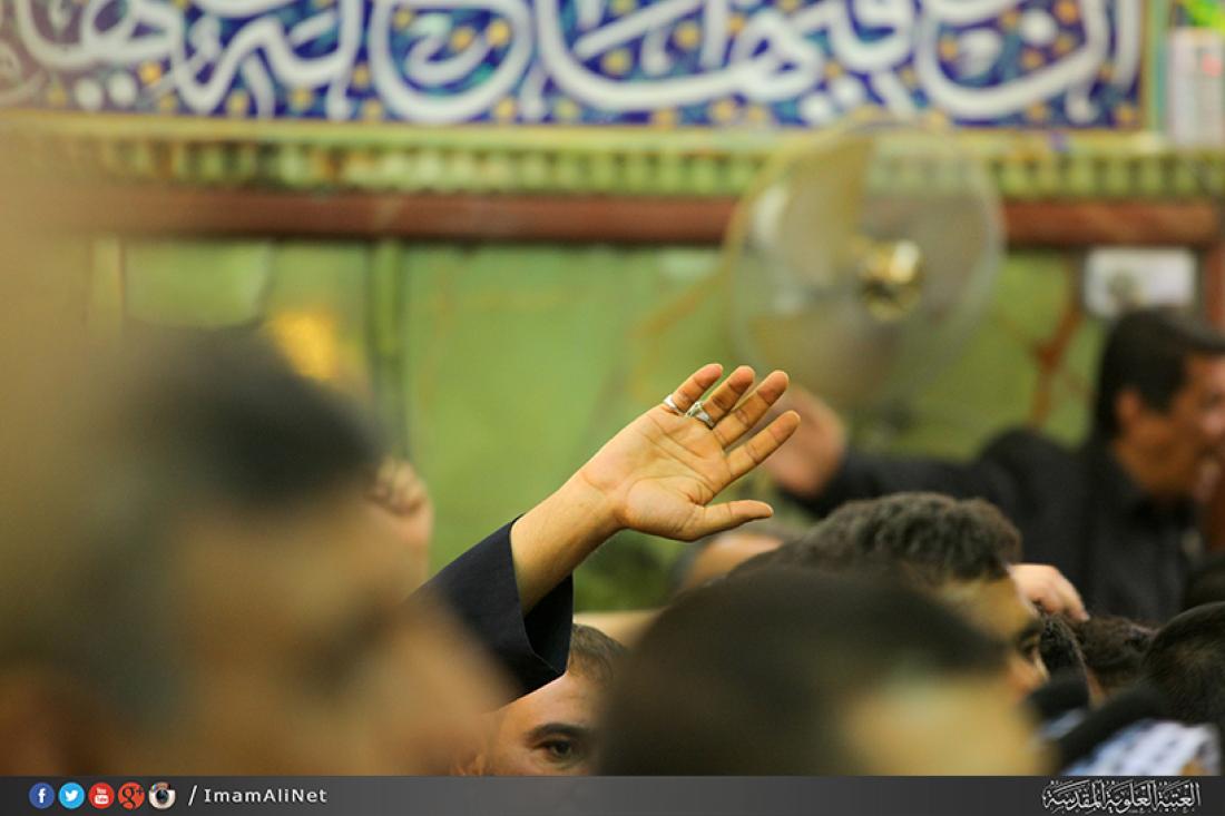 تقرير مصور : المؤمنون يجددون الذكرى السنويه لآستشهاد الصديقة فاطمة الزهراء {سلام الله عليها } الروايه الثالثه  | 