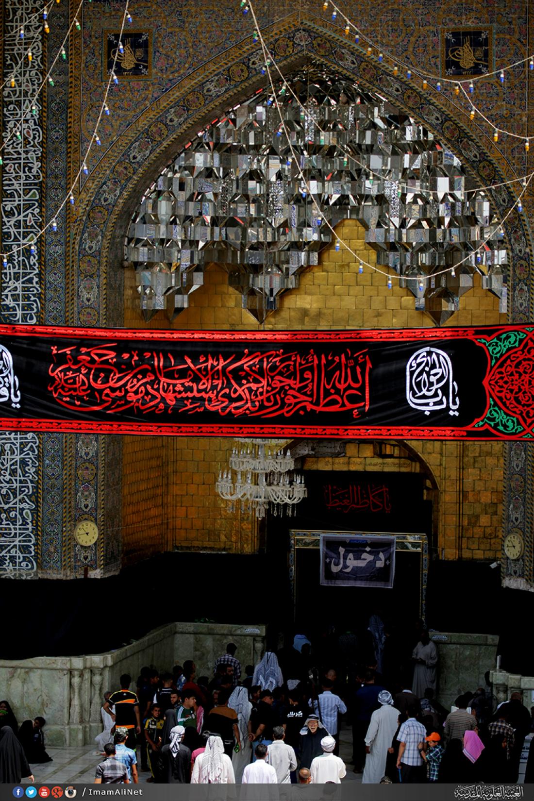 تقرير مصور : المؤمنون يحيون ذكرى استشهاد الامام موسى بن جعفر الكاظم سلام الله عليه في مرقده المطهر  | 