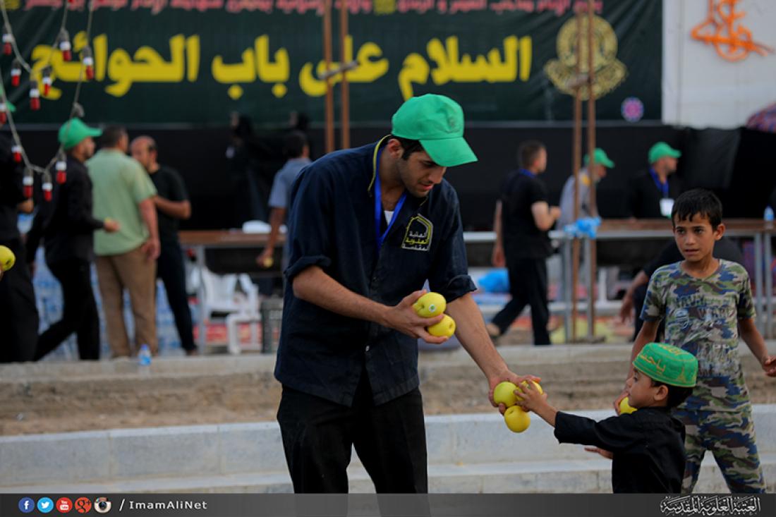 تقرير مصور : موكب العتبة العلويه المقدسه يقوم بخدمة زائري الامام الكاظم سلام الله عليه في الكاظمية المقدسه | 