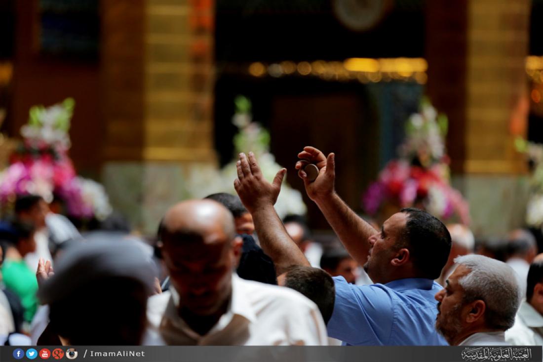 تقرير مصور : المؤمنون يحتفلون في ذكرى ولادة الامام المهدي عجل الله تعالى فرجه قي كربلاء المقدسه  | 