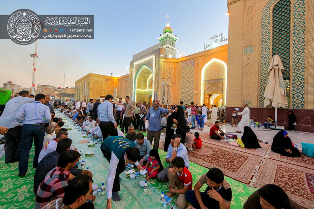 تقرير مصور : الامانة العامة للعتبة العلوية المقدسة تقدم وجبة افطار الى زائري الامام امير المؤمنين سلام الله عليه  | 