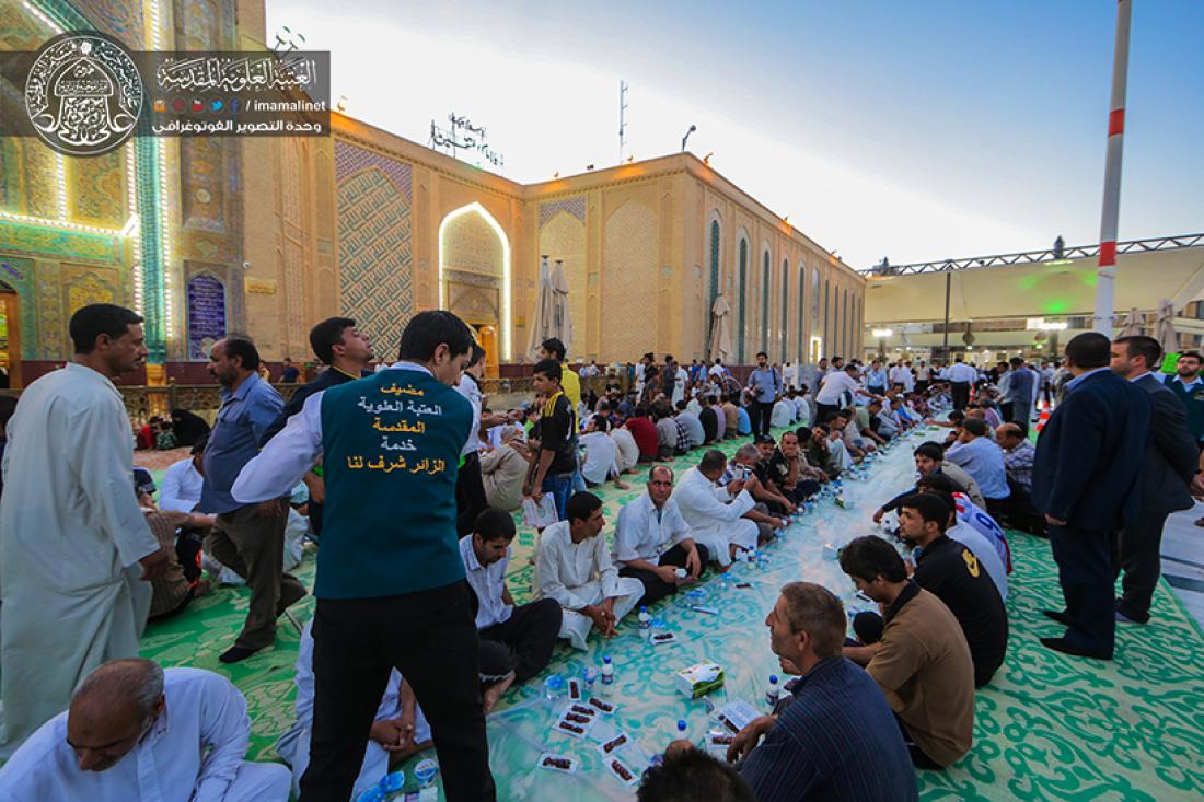 تقرير مصور : الامانة العامة للعتبة العلوية المقدسة تقدم وجبة افطار الى زائري الامام امير المؤمنين سلام الله عليه  | 
