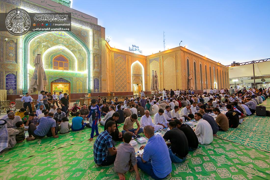 تقرير مصور : الامانة العامة للعتبة العلوية المقدسة تقدم وجبة افطار الى زائري الامام امير المؤمنين سلام الله عليه  | 