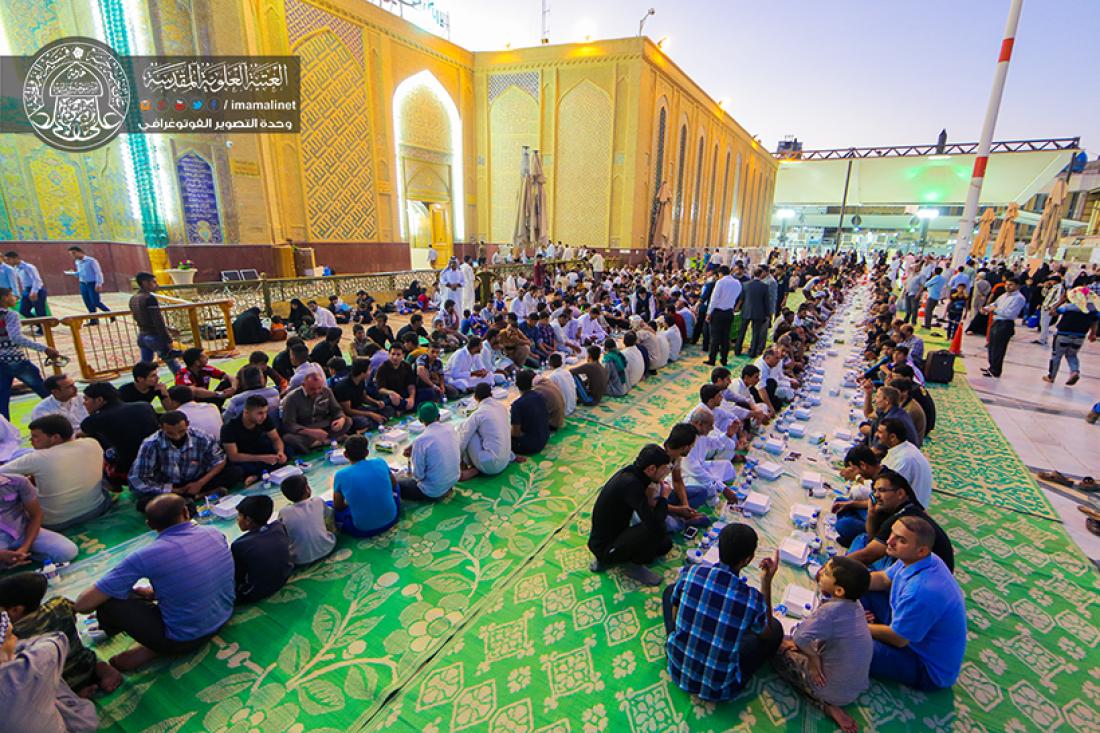 تقرير مصور : الامانة العامة للعتبة العلوية المقدسة تقدم وجبة افطار الى زائري الامام امير المؤمنين سلام الله عليه  | 
