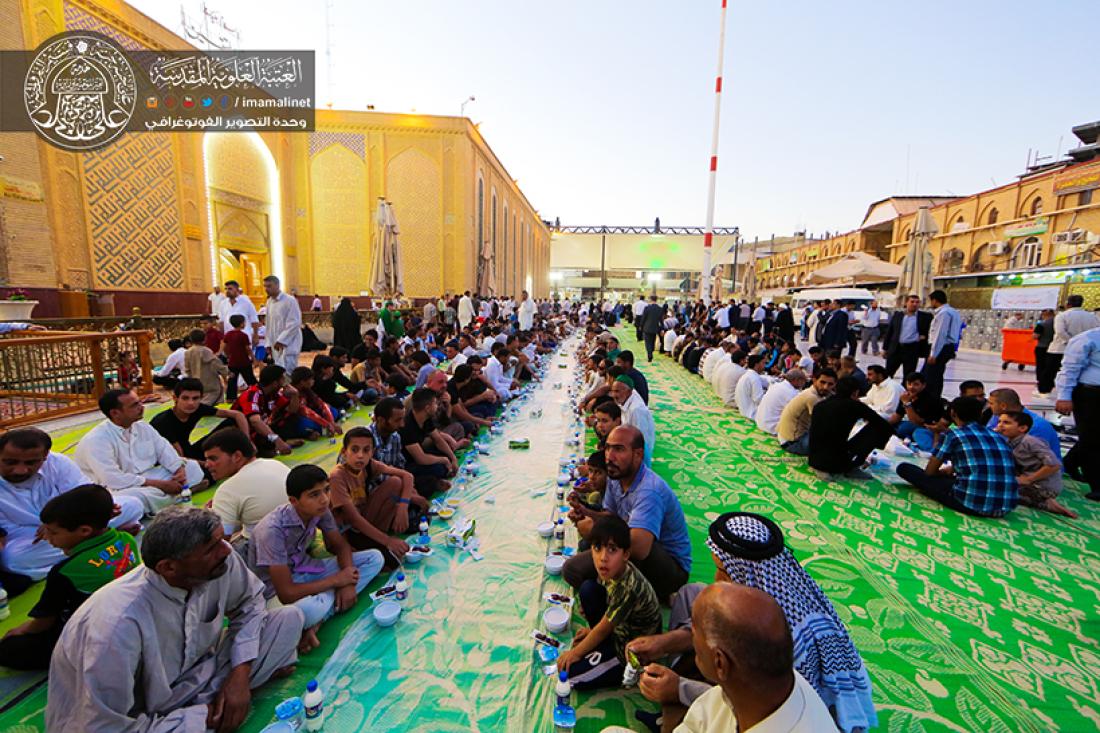 تقرير مصور : الامانة العامة للعتبة العلوية المقدسة تقدم وجبة افطار الى زائري الامام امير المؤمنين سلام الله عليه  | 