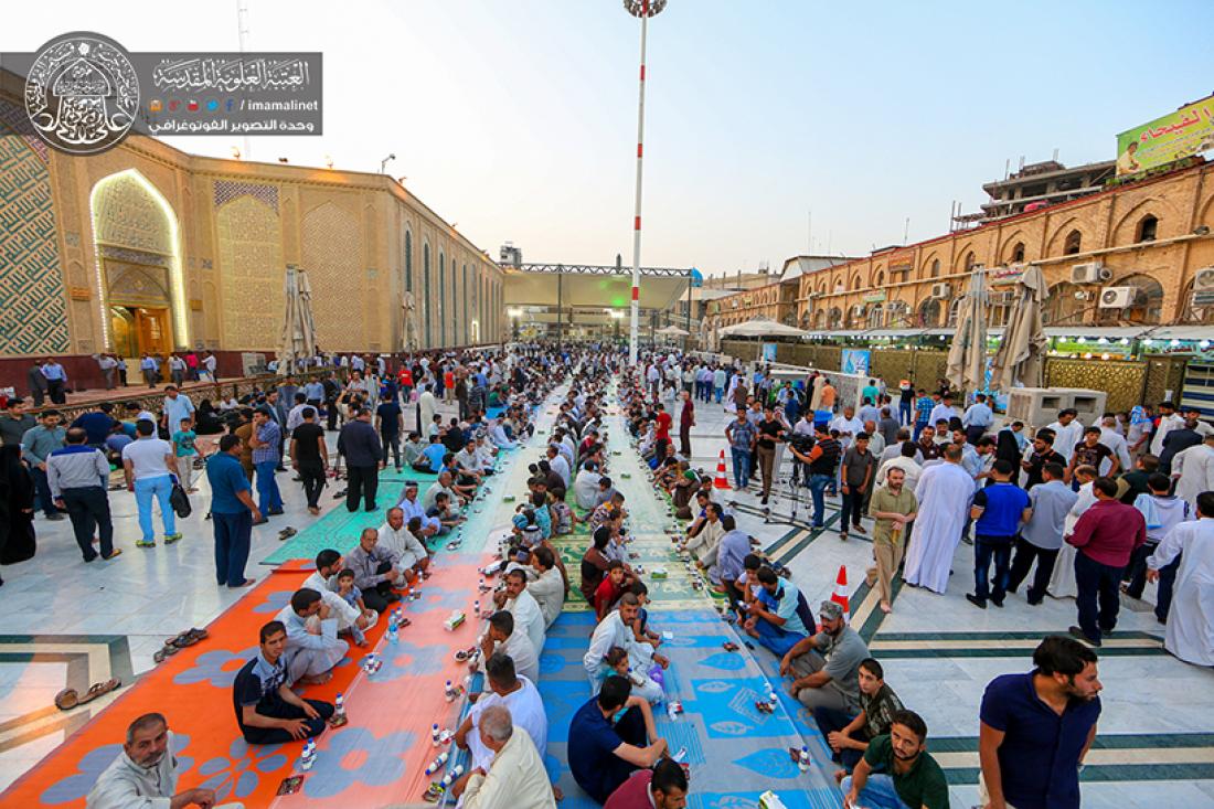 تقرير مصور : الامانه العامة للعتبة العلوية المقدسة تقوم  بمائدة افطار للصائمين بعدد 3000 وجبة بقرب المرقد المطهر  | 