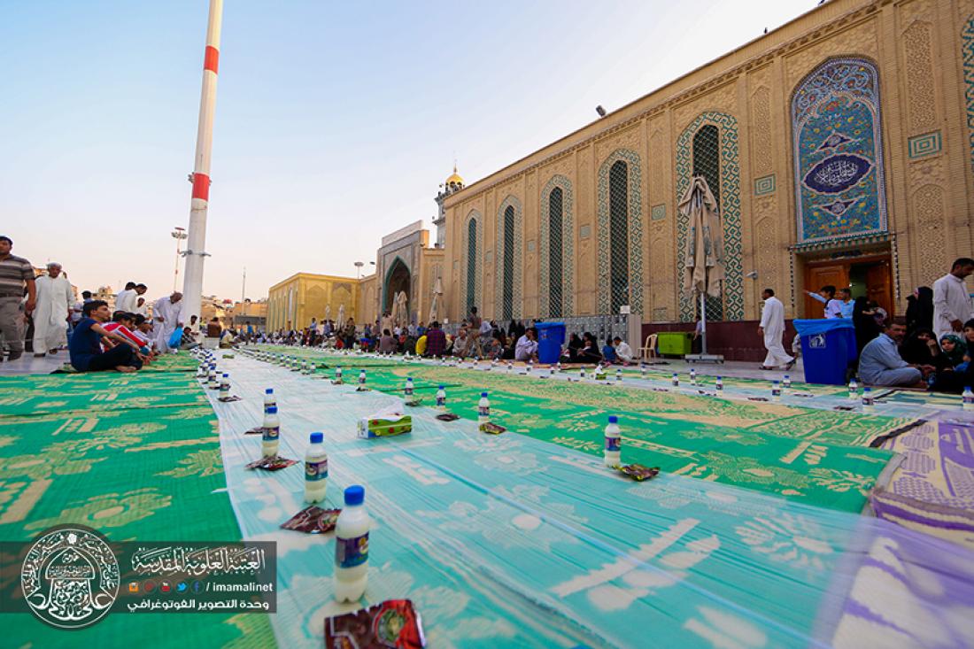 تقرير مصور : الامانه العامة للعتبة العلوية المقدسة تقوم  بمائدة افطار للصائمين بعدد 3000 وجبة بقرب المرقد المطهر  | 