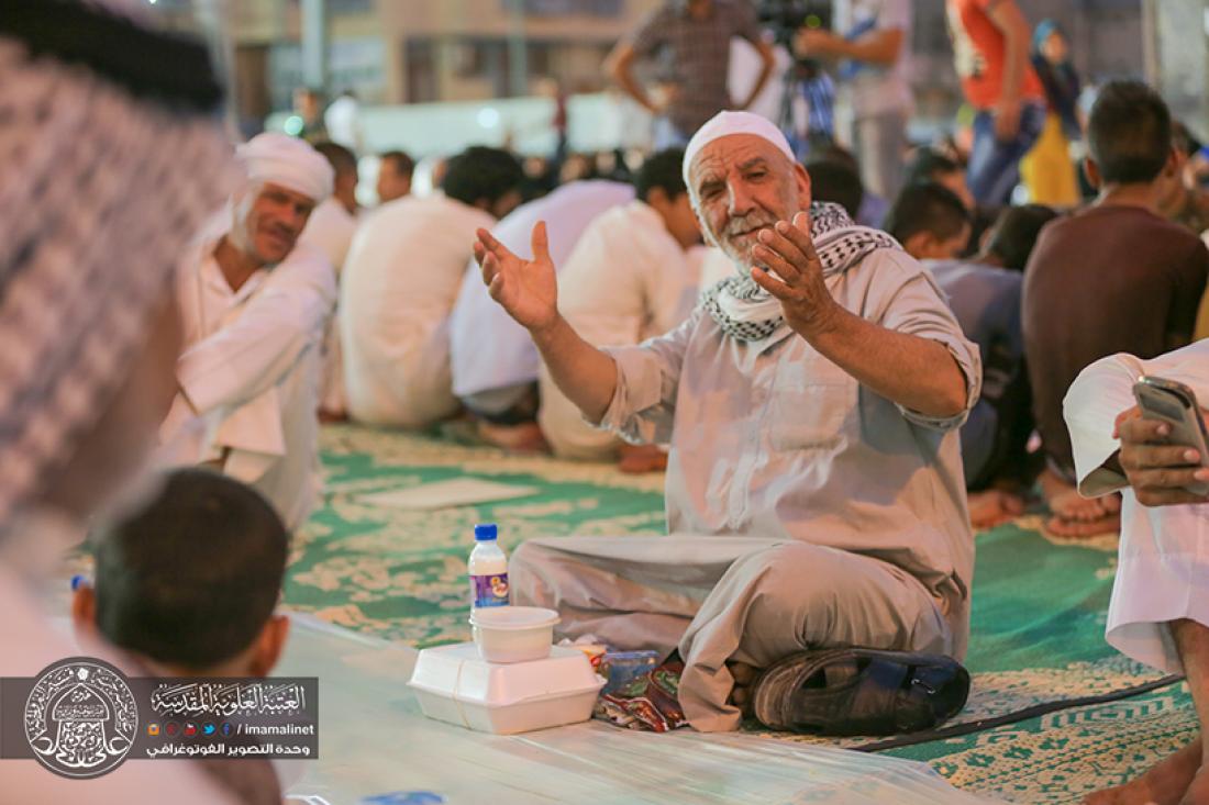 تقرير مصور : الامانه العامة للعتبة العلوية المقدسة تقوم  بمائدة افطار للصائمين بعدد 3000 وجبة بقرب المرقد المطهر  | 