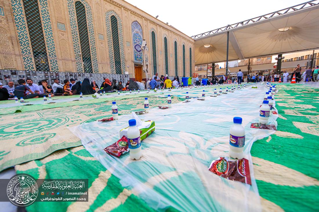 تقرير مصور : الامانه العامة للعتبة العلوية المقدسة تقوم  بمائدة افطار للصائمين بعدد 3000 وجبة بقرب المرقد المطهر  | 