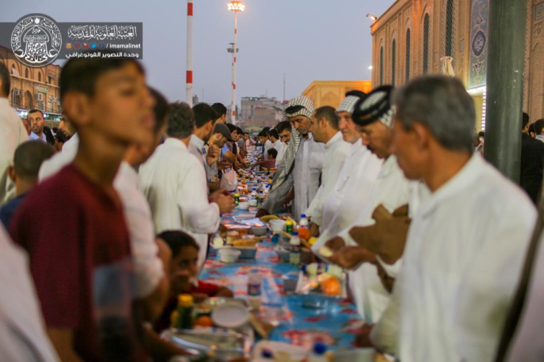تقرير مصور : الامانة العامة للعتبة العلوية المقدسة تقوم بمائدة افطار للصائمين بعدد 10.000 وجبة قرب المرقد المطهر | 