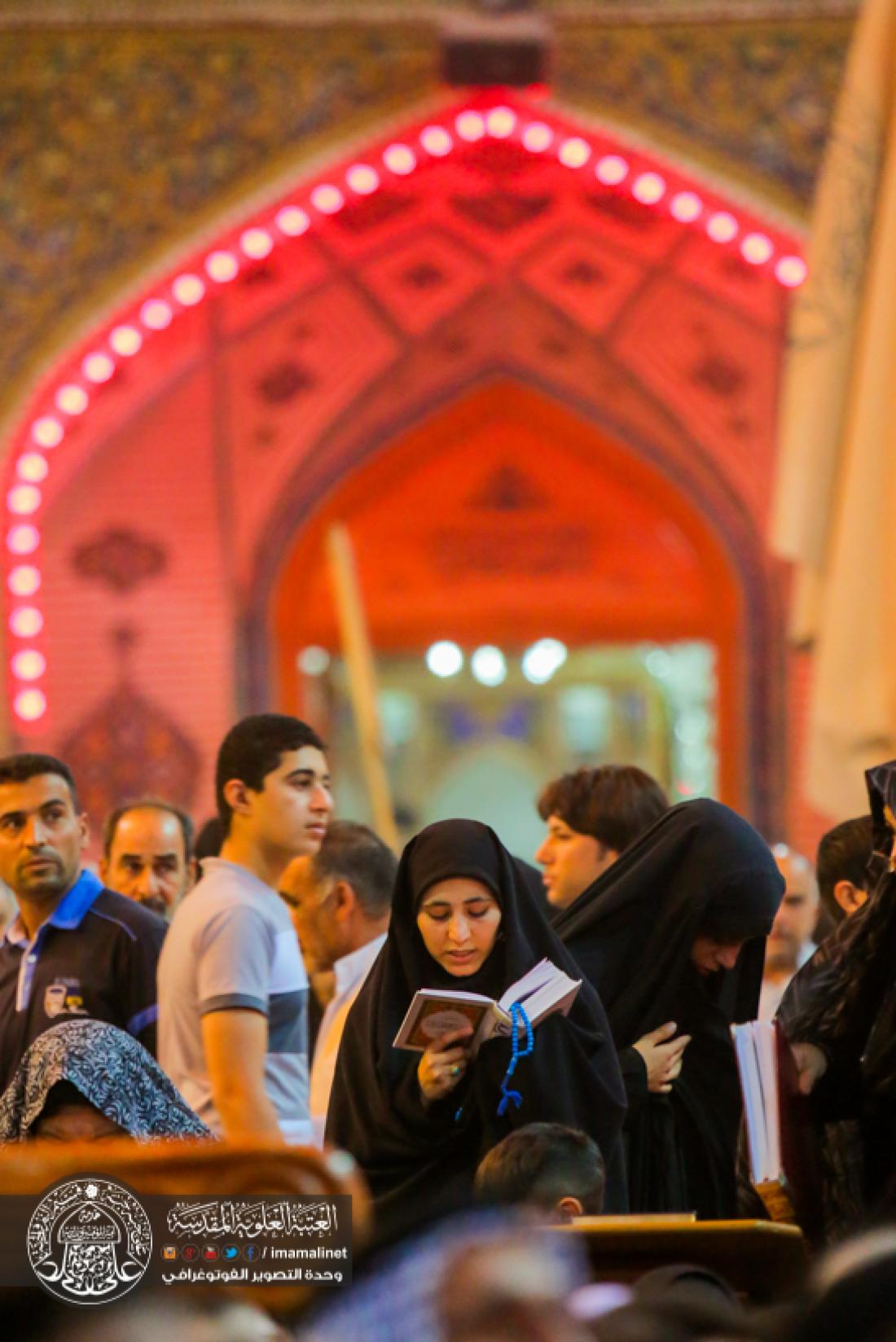 تقرير مصور : رفع المصاحف في اول ليلة من ليالي القدر المباركة في العتبة العلوية المقدسة  | 