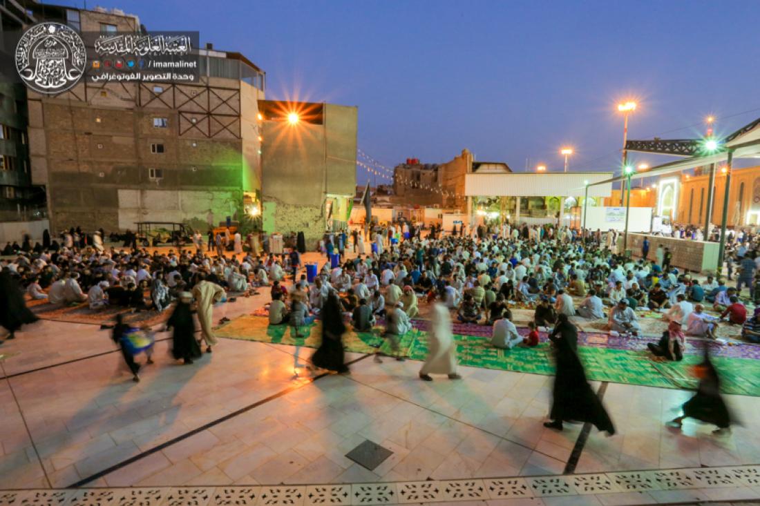 تقرير مصور : مضيف الامام امير المؤمنين سلام الله عليه يقيم وجبة افطار الى الزائرين الكرام  بقرب الحرم المطهر  | 
