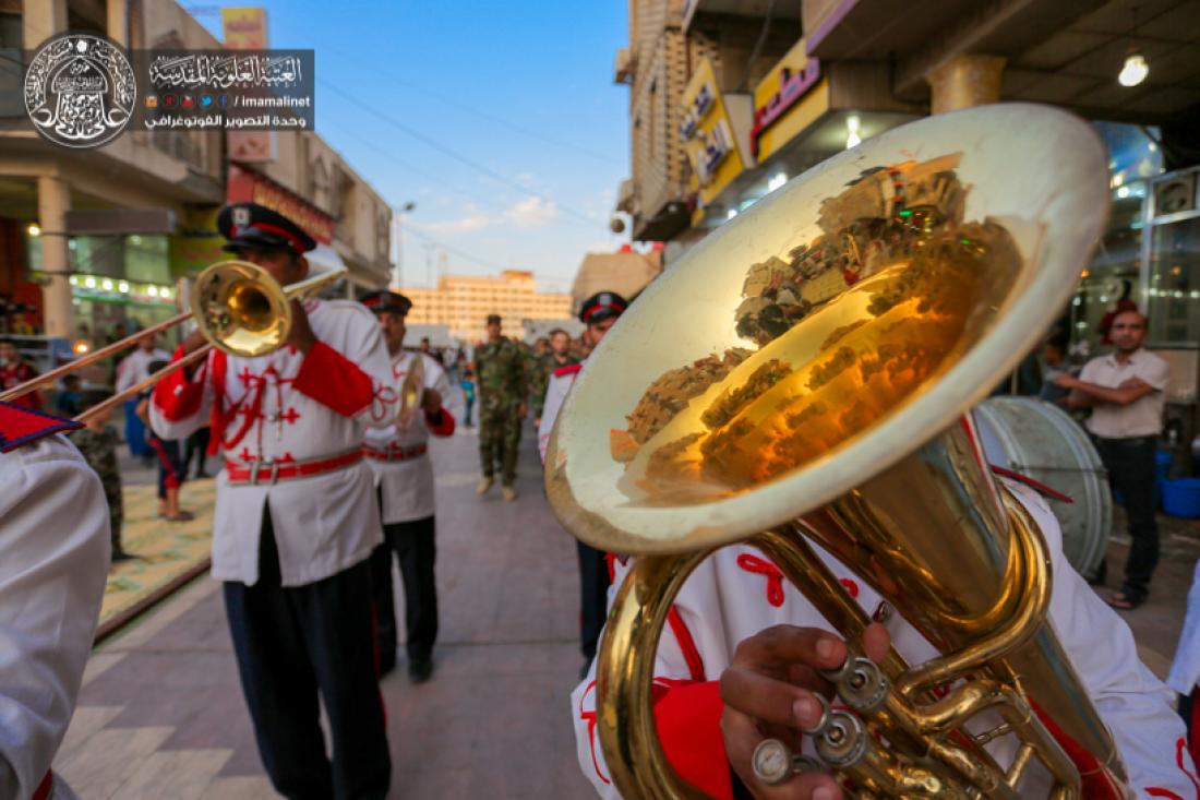 تقرير مصور : استعراض تخرج الدوره العسكرية لطلاب جامعة الكوفة قرب الحرم العلوي المشرف  | 