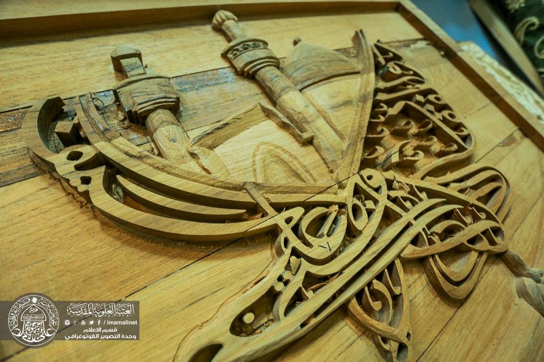 تقرير مصور : اعمال وحدة النقش على الخشب التابعة الى قسم الصيانة في العتبة العلوية المقدسة  | 