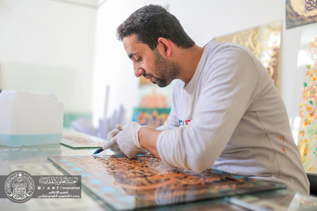 تقرير مصور : اعمال وحدة الرسم على الزجاج التابعة الى قسم الصيانة في العتبة العلوية المقدسة  | 