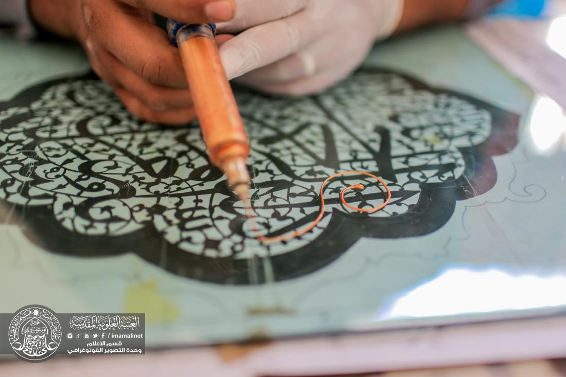 تقرير مصور : اعمال وحدة الرسم على الزجاج التابعة الى قسم الصيانة في العتبة العلوية المقدسة  | 