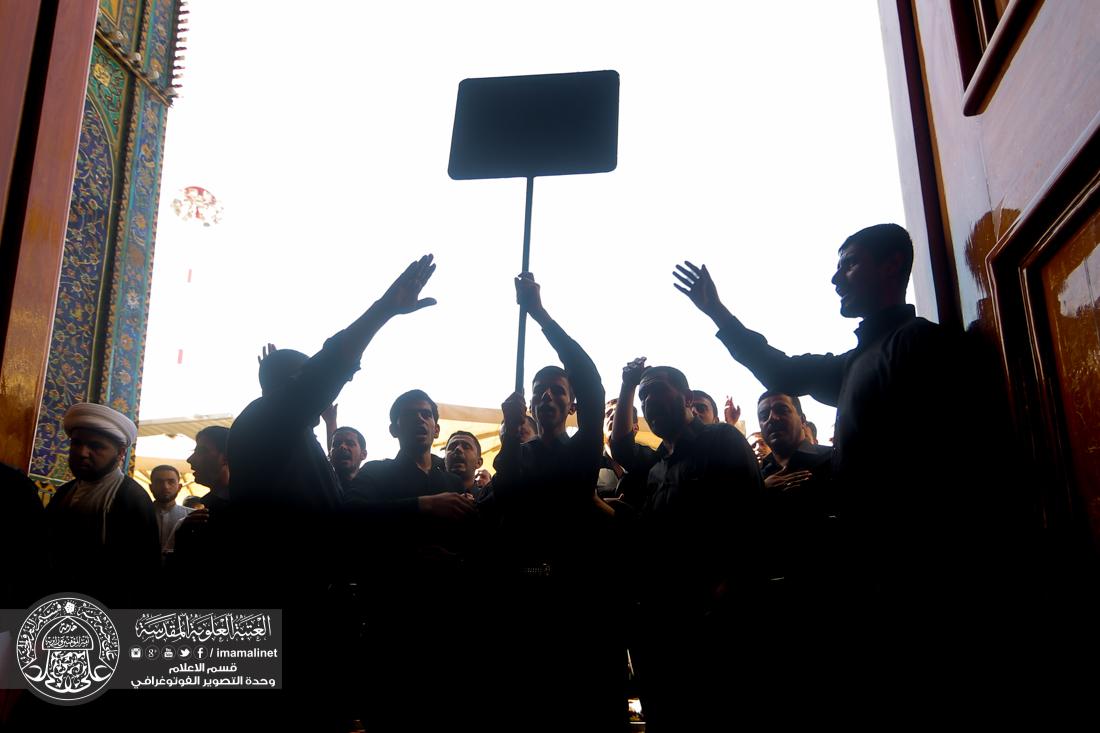 تقرير مصور : موكب العتبة العلوية المقدسة يجدد العزاء بذكرى اربعين المولى امير المؤمنين سلام الله علية  | 