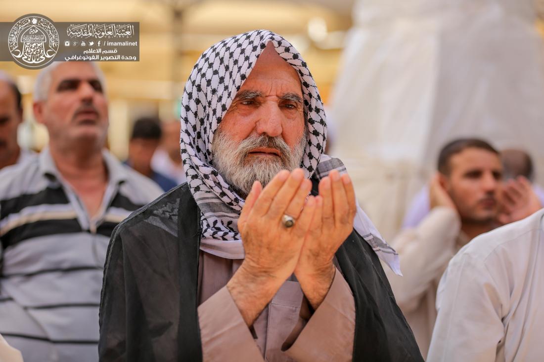تقرير مصور : الاجواء الايمانية وصلاة الجماعة ليوم الجمعة  في العتبة العلوية المقدسة  | 
