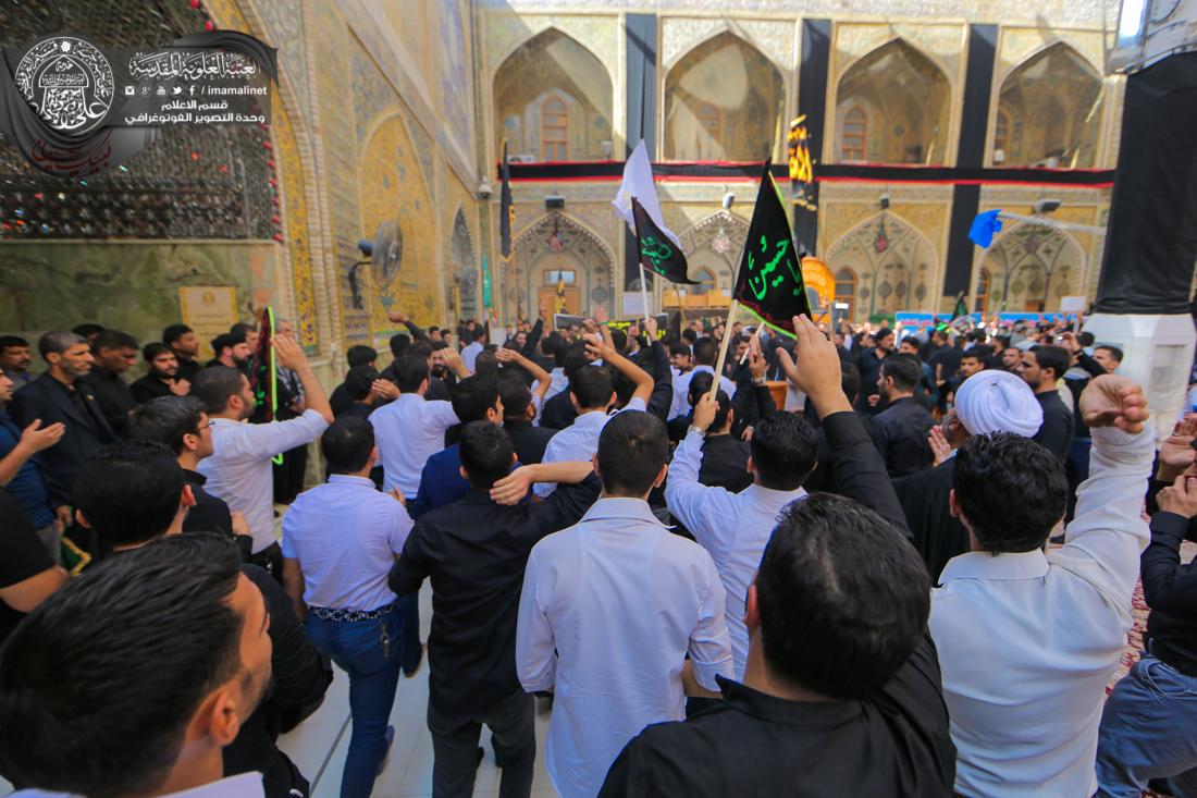تقرير مصور : موكب الجامعة الاسلامية يعزي امير المؤمنين عليه السلام بأستشهاد ولده الحسين سلام الله عليه في العتبة العلوية المقدسة | 