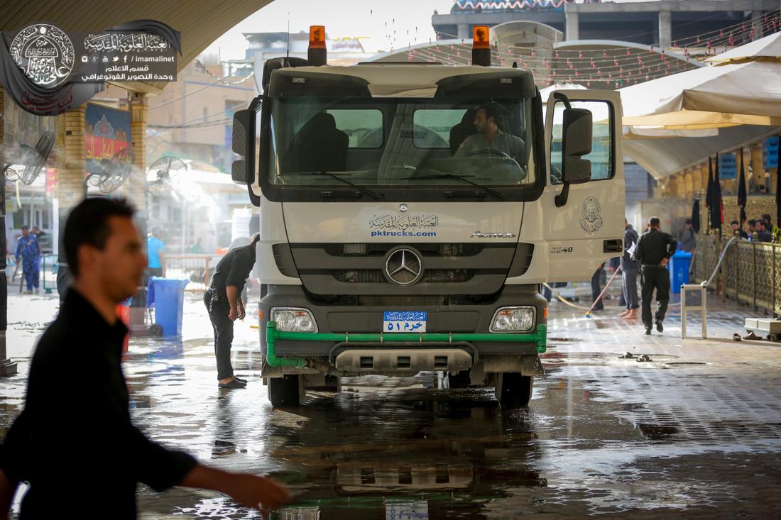 تقرير مصور : العتبة العلوية المقدسة تقوم بحملة تنظيف بعد الانتهاء من مراسيم يوم العاشر من المحرم  | 