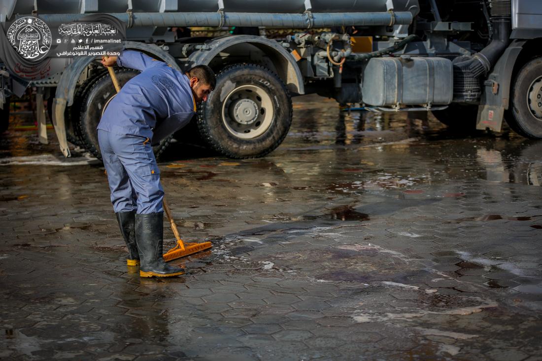 تقرير مصور : العتبة العلوية المقدسة تقوم بحملة تنظيف بعد الانتهاء من مراسيم يوم العاشر من المحرم  | 