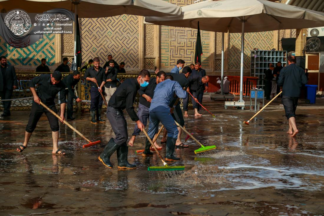 تقرير مصور : العتبة العلوية المقدسة تقوم بحملة تنظيف بعد الانتهاء من مراسيم يوم العاشر من المحرم  | 