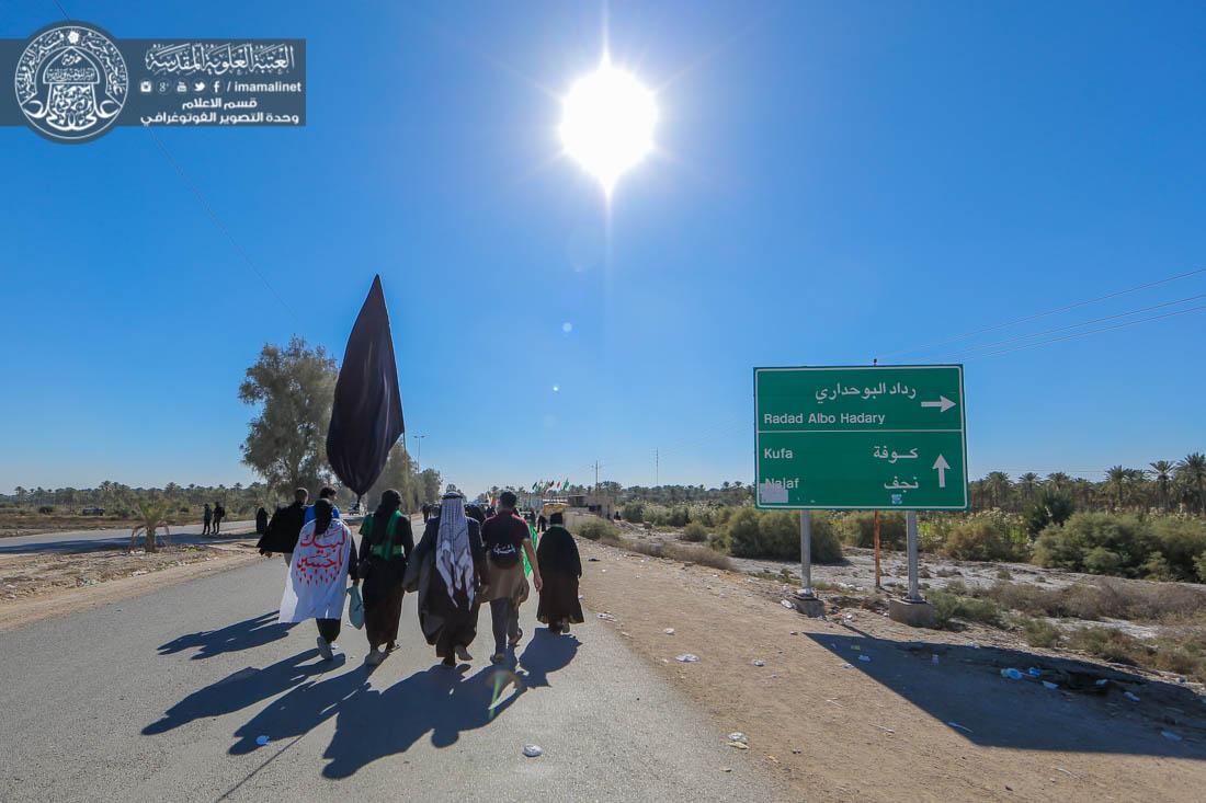 تقرير مصور : جموع الزائرين تزحف إلى مرقد أمير المؤمنين (عليه السلام) لإحياء ذكرى وفاة النبي الأعظم (صلى الله عليه وآله وسلم)  | 