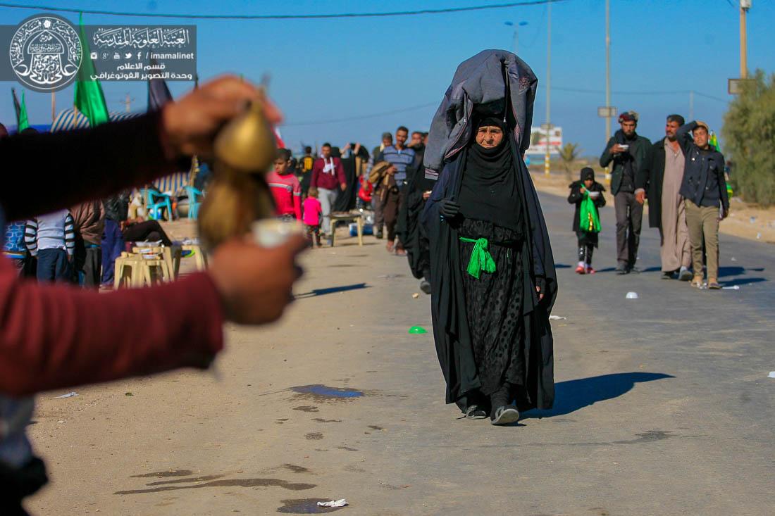 تقرير مصور : جموع الزائرين تزحف إلى مرقد أمير المؤمنين (عليه السلام) لإحياء ذكرى وفاة النبي الأعظم (صلى الله عليه وآله وسلم)  | 