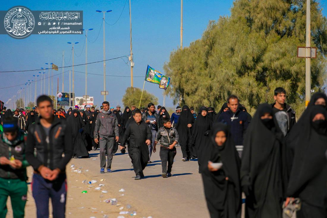 تقرير مصور : جموع الزائرين تزحف إلى مرقد أمير المؤمنين (عليه السلام) لإحياء ذكرى وفاة النبي الأعظم (صلى الله عليه وآله وسلم)  | 