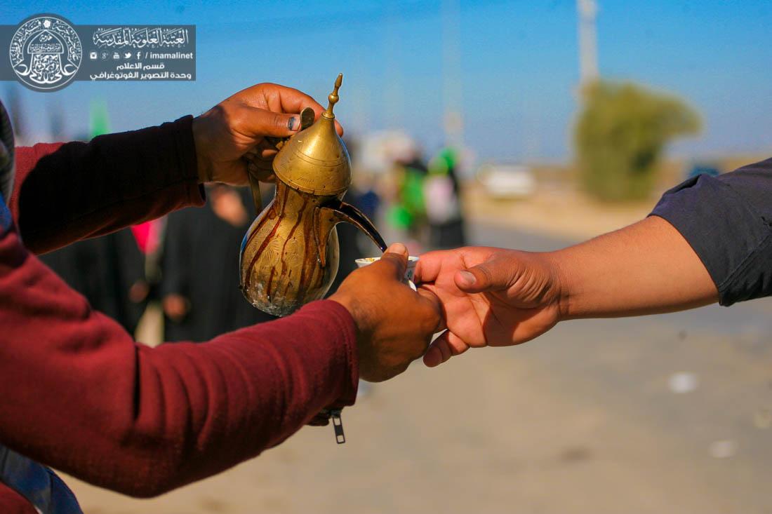 تقرير مصور : جموع الزائرين تزحف إلى مرقد أمير المؤمنين (عليه السلام) لإحياء ذكرى وفاة النبي الأعظم (صلى الله عليه وآله وسلم)  | 