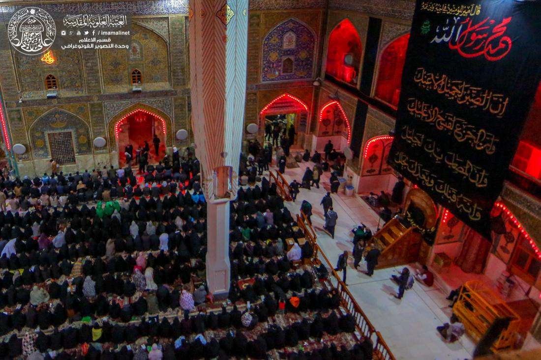 تقرير مصور : صلاة الجماعة داخل الصحن الحيدري الشريف ليلة إستشهاد الرسول الاكرم محمد (صلى الله عليه وآله وسلم) | 