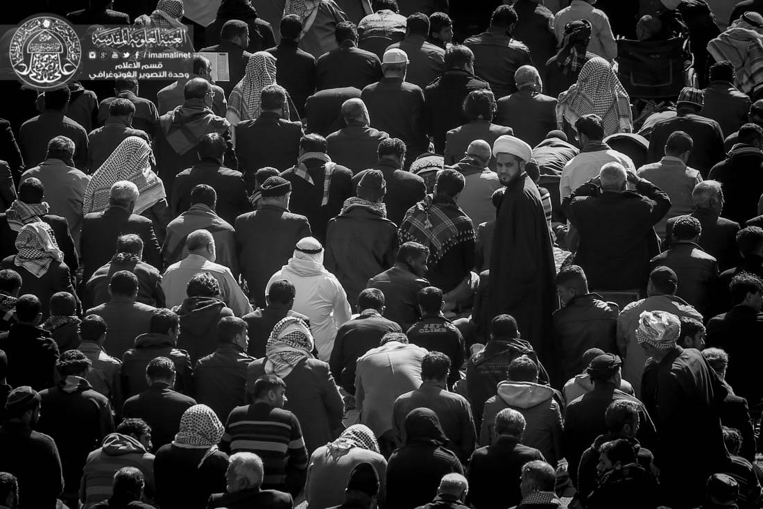 تقرير مصور : المؤمنون يؤدون الاعمال العبادية في الصحن الحيدري الشريف في مناسبة ذكرى وفاة الرسول الاكرم محمد (صلى الله عليه وآله وسلم) | 