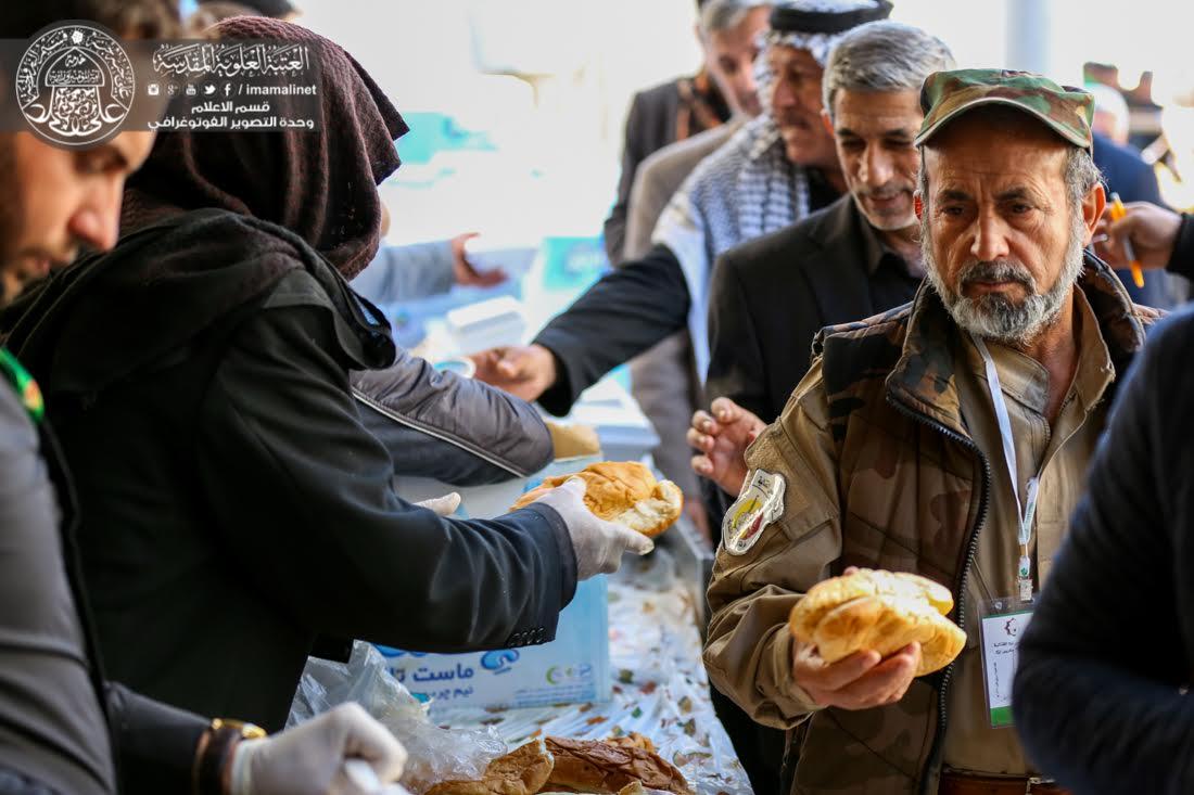 تقرير مصور : موكب العتبة العلوية المقدسة في سامراء يقدم الخدمات لزائري الامام الحسن العسكري سلام الله عليه في ذكرى استشهاده الشريف | 