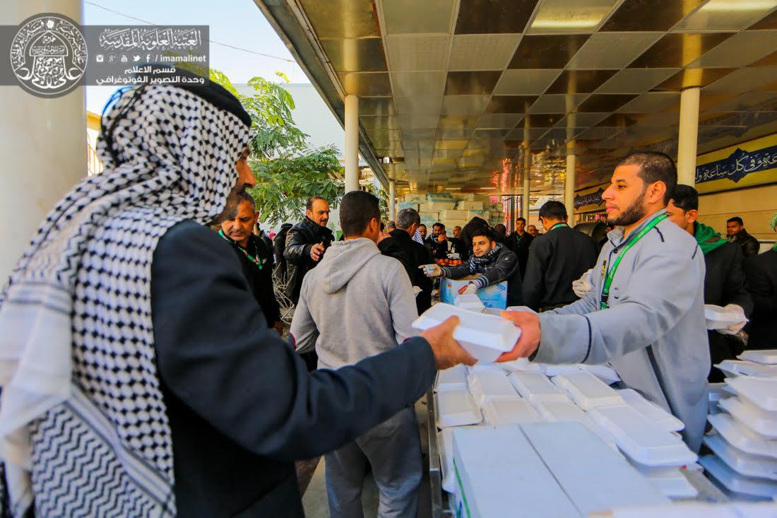 تقرير مصور : موكب العتبة العلوية المقدسة في سامراء يقدم الخدمات لزائري الامام الحسن العسكري سلام الله عليه في ذكرى استشهاده الشريف | 