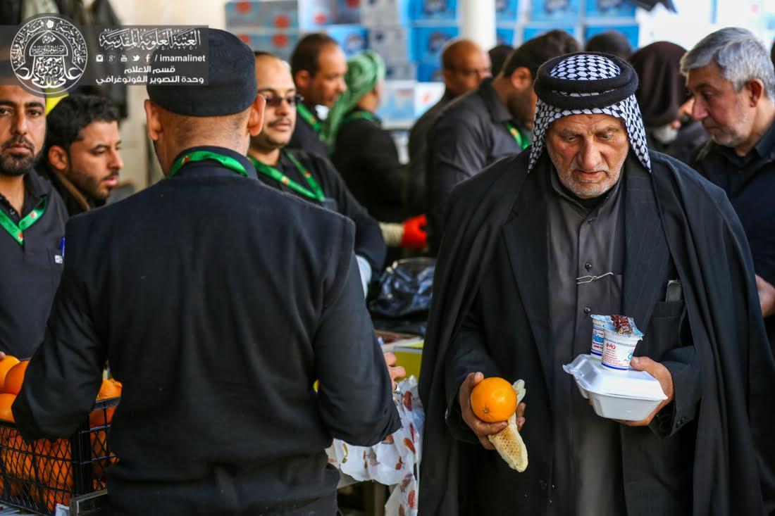 تقرير مصور : موكب العتبة العلوية المقدسة في سامراء يقدم الخدمات لزائري الامام الحسن العسكري سلام الله عليه في ذكرى استشهاده الشريف | 