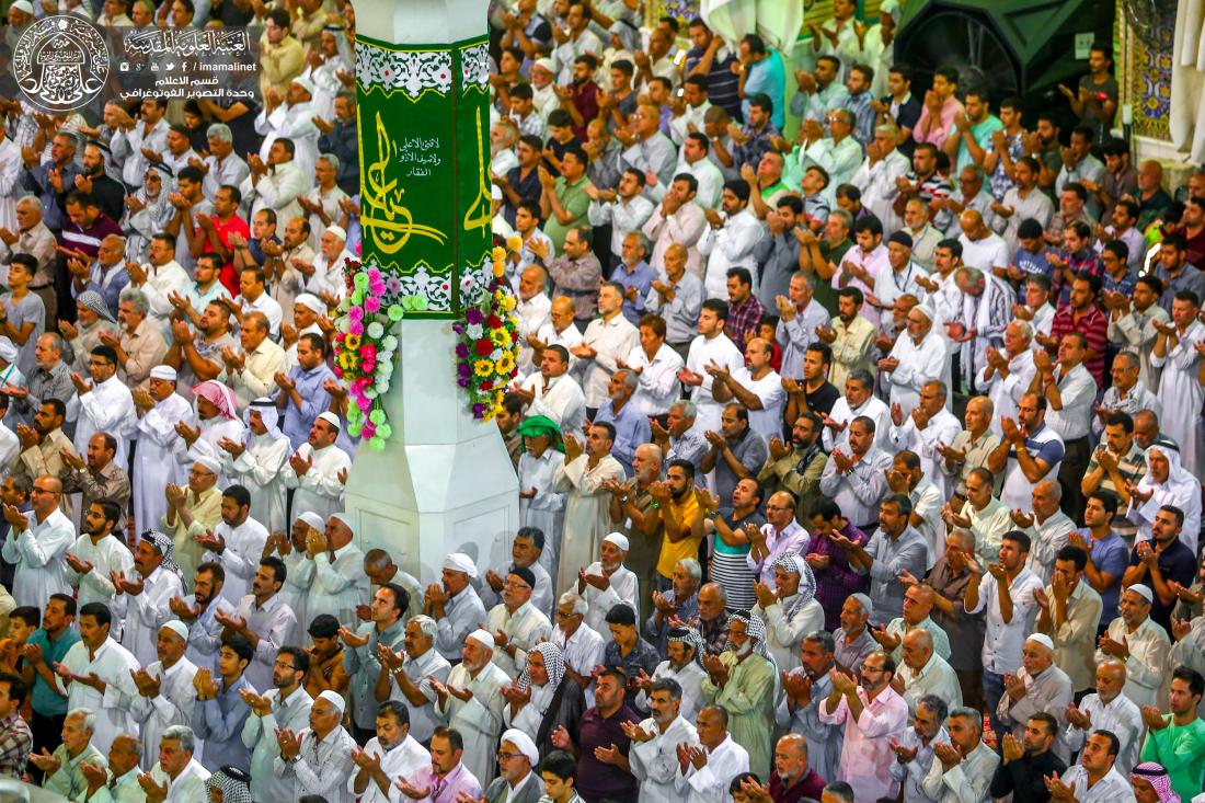 اداء صلاة الجماعة  ليلة عيد الغدير الاغر في في رحاب الصحن الحيدري الشريف | 