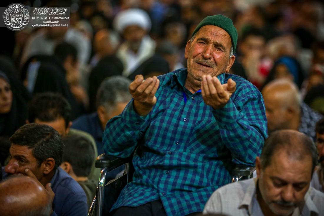 من جوار صاحب بيعة الغدير (عليه السلام) المؤمنون يبتهلون الله بدعاء كميل ليحفظ العراق واهله . | 