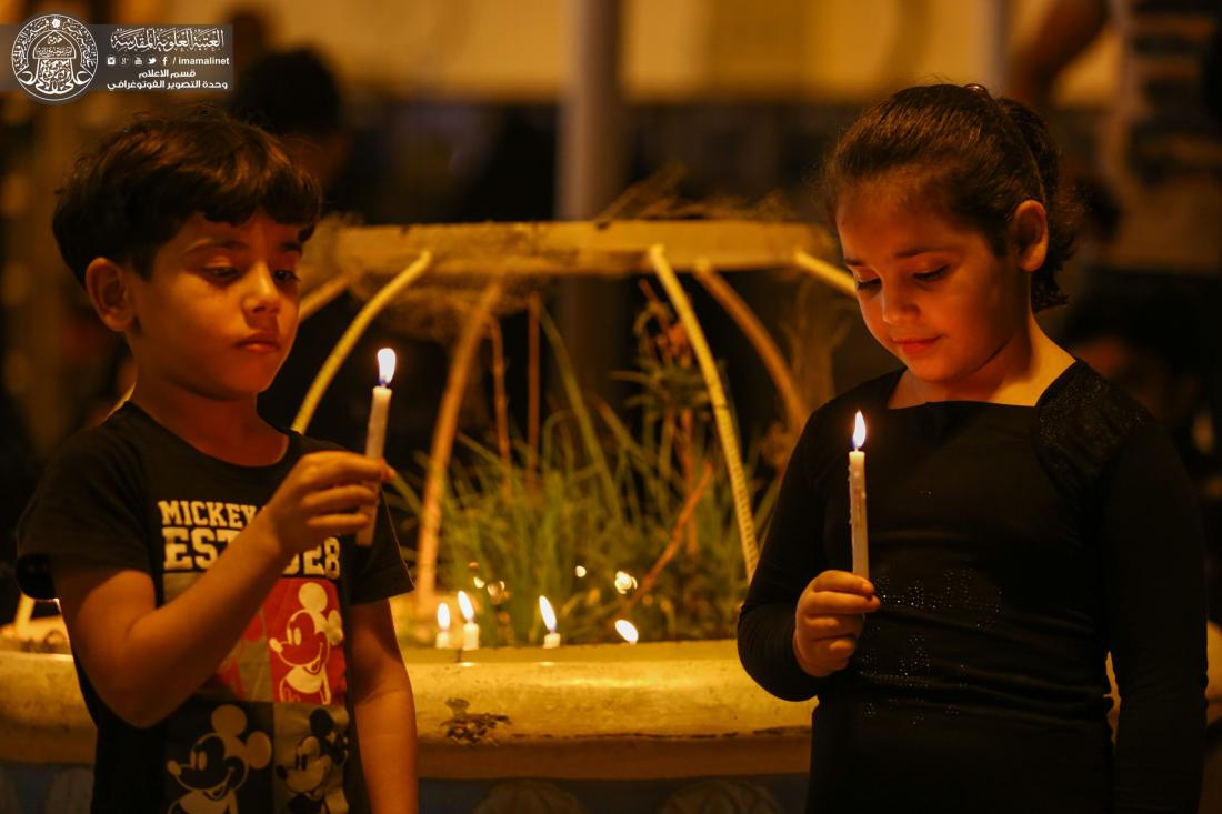 احياء ليلة الحادي عشر من محرم الحرام بأشعال الشموع قرب الحرم المطهر | 