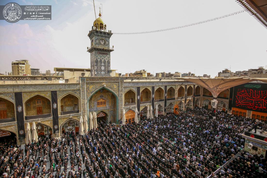 حشود زائري الاربعين يحيون  صلاة الجماعة في حرم امير المؤمنين عليه السلام  | 