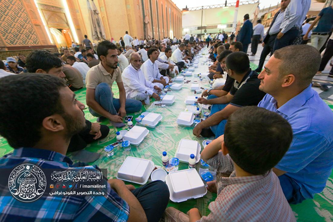 تقرير مصور : الامانة العامة للعتبة العلوية المقدسة تقدم وجبة افطار الى زائري الامام امير المؤمنين سلام الله عليه  | 