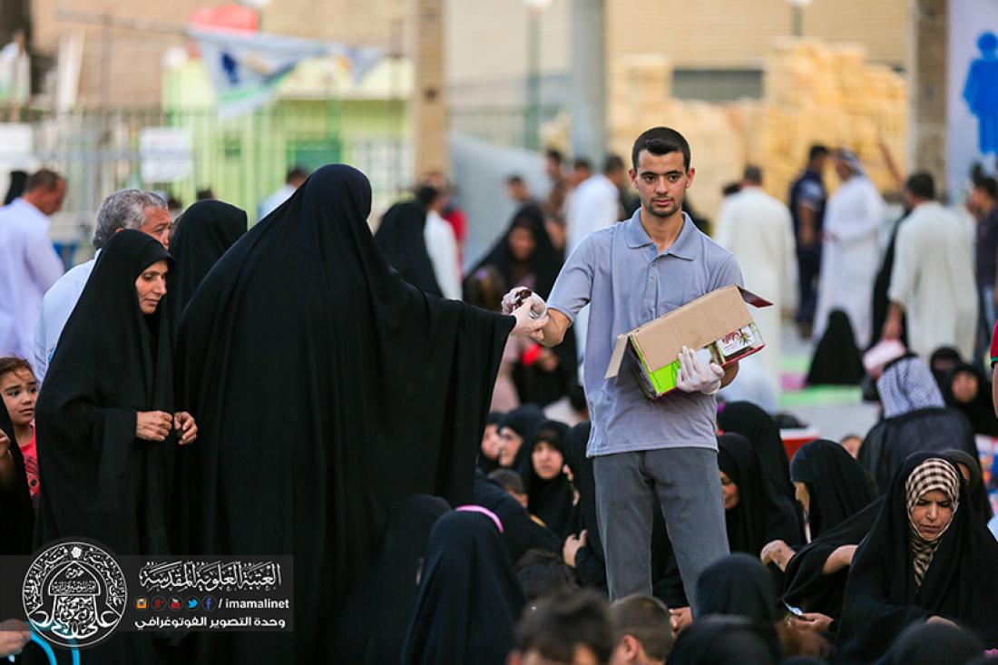 تقرير مصور : الامانه العامة للعتبة العلوية المقدسة تقوم  بمائدة افطار للصائمين بعدد 3000 وجبة بقرب المرقد المطهر  | 