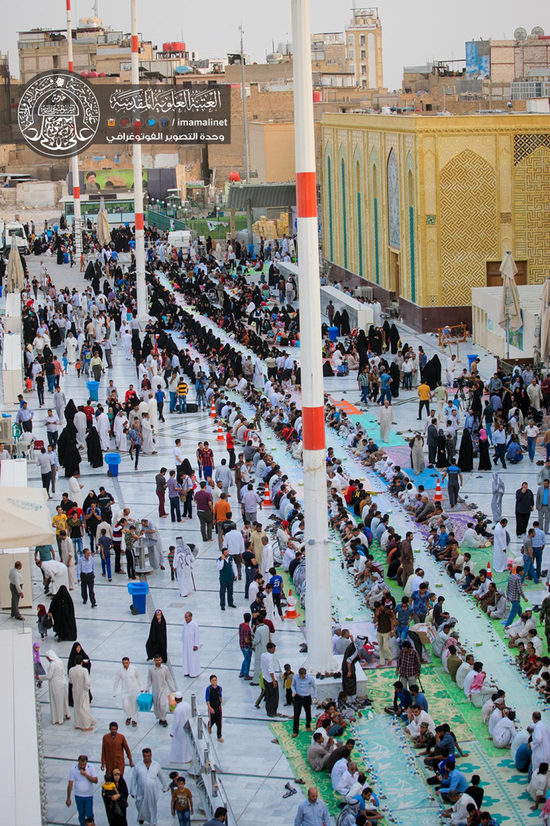 تقرير مصور : الامانه العامة للعتبة العلوية المقدسة تقوم  بمائدة افطار للصائمين بعدد 3000 وجبة بقرب المرقد المطهر  | 