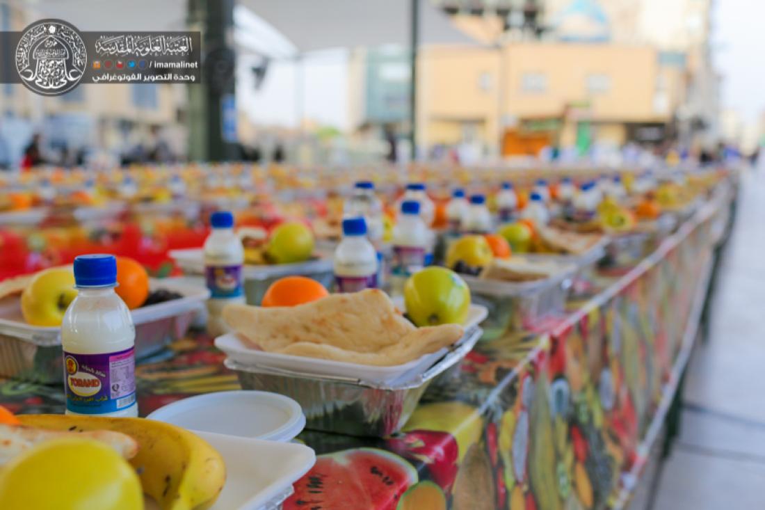 تقرير مصور : الامانة العامة للعتبة العلوية المقدسة تقوم بمائدة افطار للصائمين بعدد 10.000 وجبة قرب المرقد المطهر | 