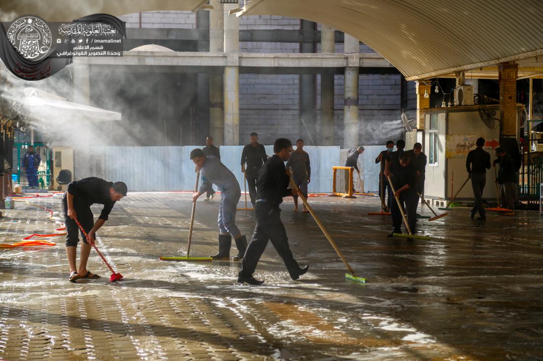 تقرير مصور : العتبة العلوية المقدسة تقوم بحملة تنظيف بعد الانتهاء من مراسيم يوم العاشر من المحرم  | 