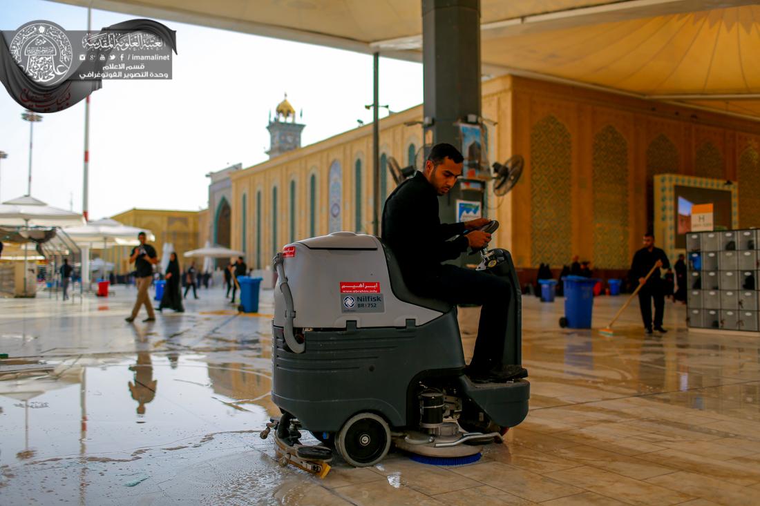 تقرير مصور : العتبة العلوية المقدسة تقوم بحملة تنظيف بعد الانتهاء من مراسيم يوم العاشر من المحرم  | 