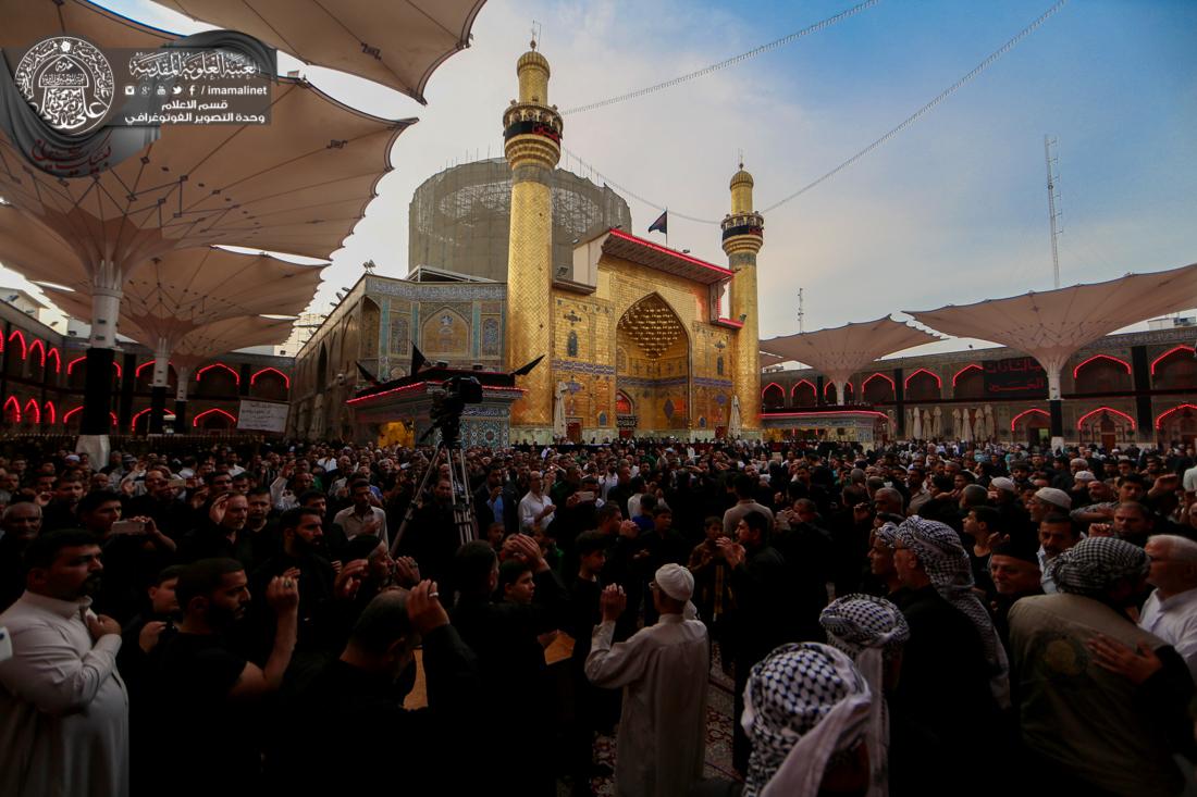 تقرير مصور : المؤمنون يحيون ليلة الحادي عشر من المحرم في مرقد الامام امير المؤمنين سلام الله عليه في العتبة العلوية المقدسة  | 